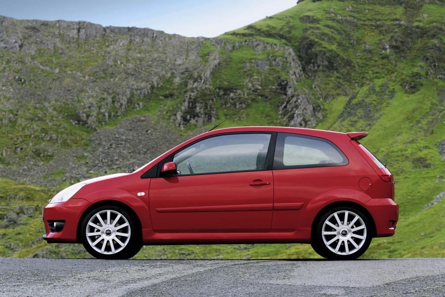  Ford Fiesta ST 2005 года  (фото 29 из 57)